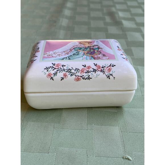 DaySpring Ceramic Angel Trinket box with Lid and Scripture Verse Cards T9675 - Picture 11 of 12
